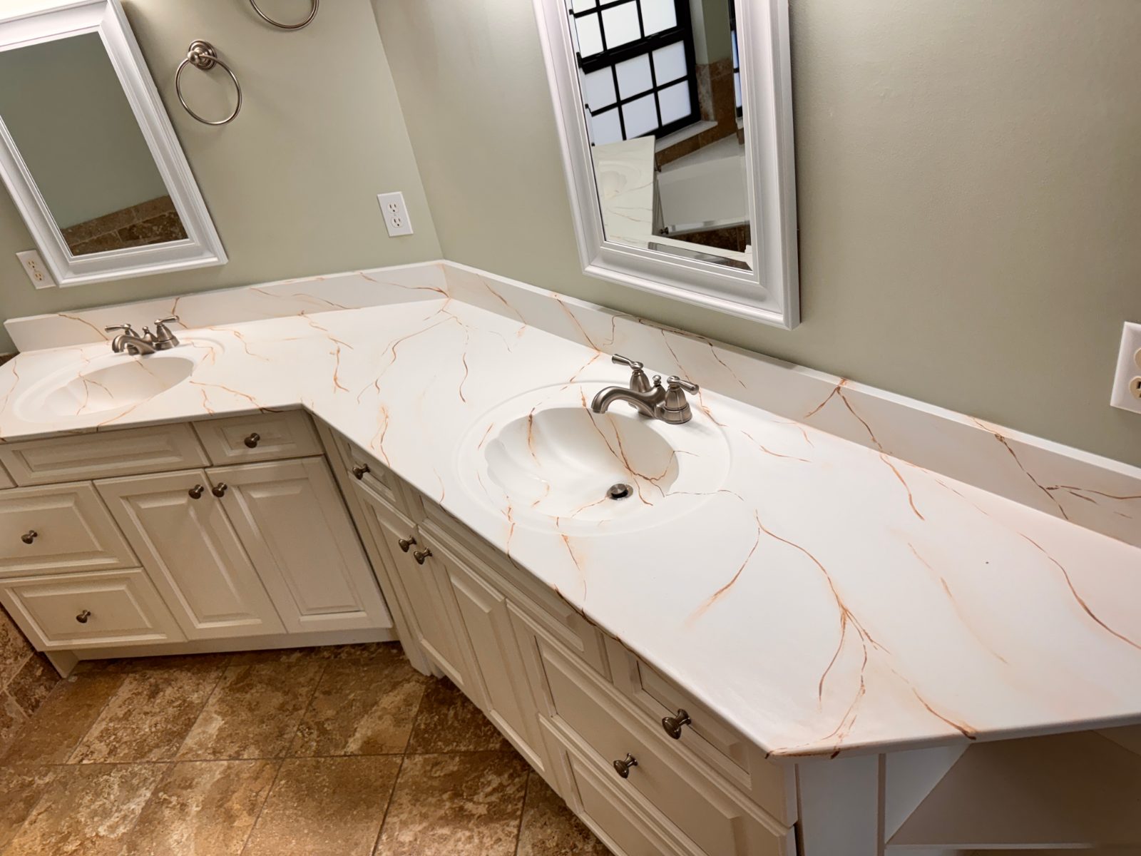 A double bathroom vanity refinished in a white marble imitation with hand-drawn gold veining